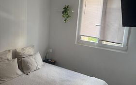 Privat Room In Private Security Residence With Free Parking, 1 Minute From Tramway, 9 Minutes From De Center, Accessible All Transports